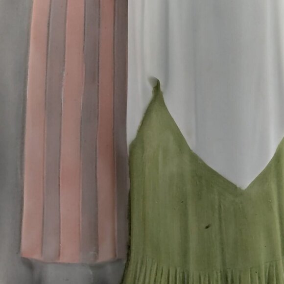 Avon President's Club 1984 Mrs Albee Award Figurine 10" - Picture 5 of 7